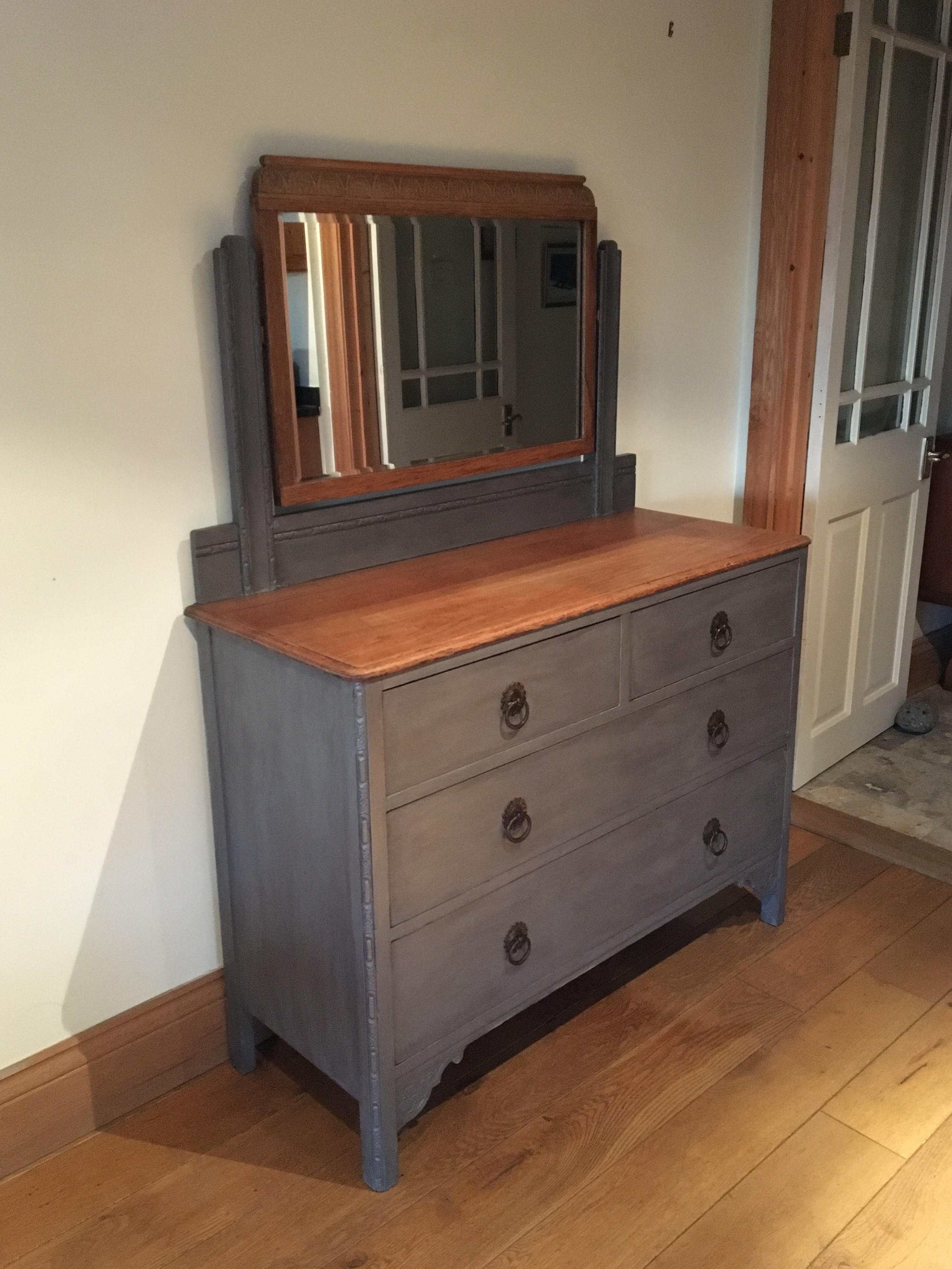 Drawers with Mirror