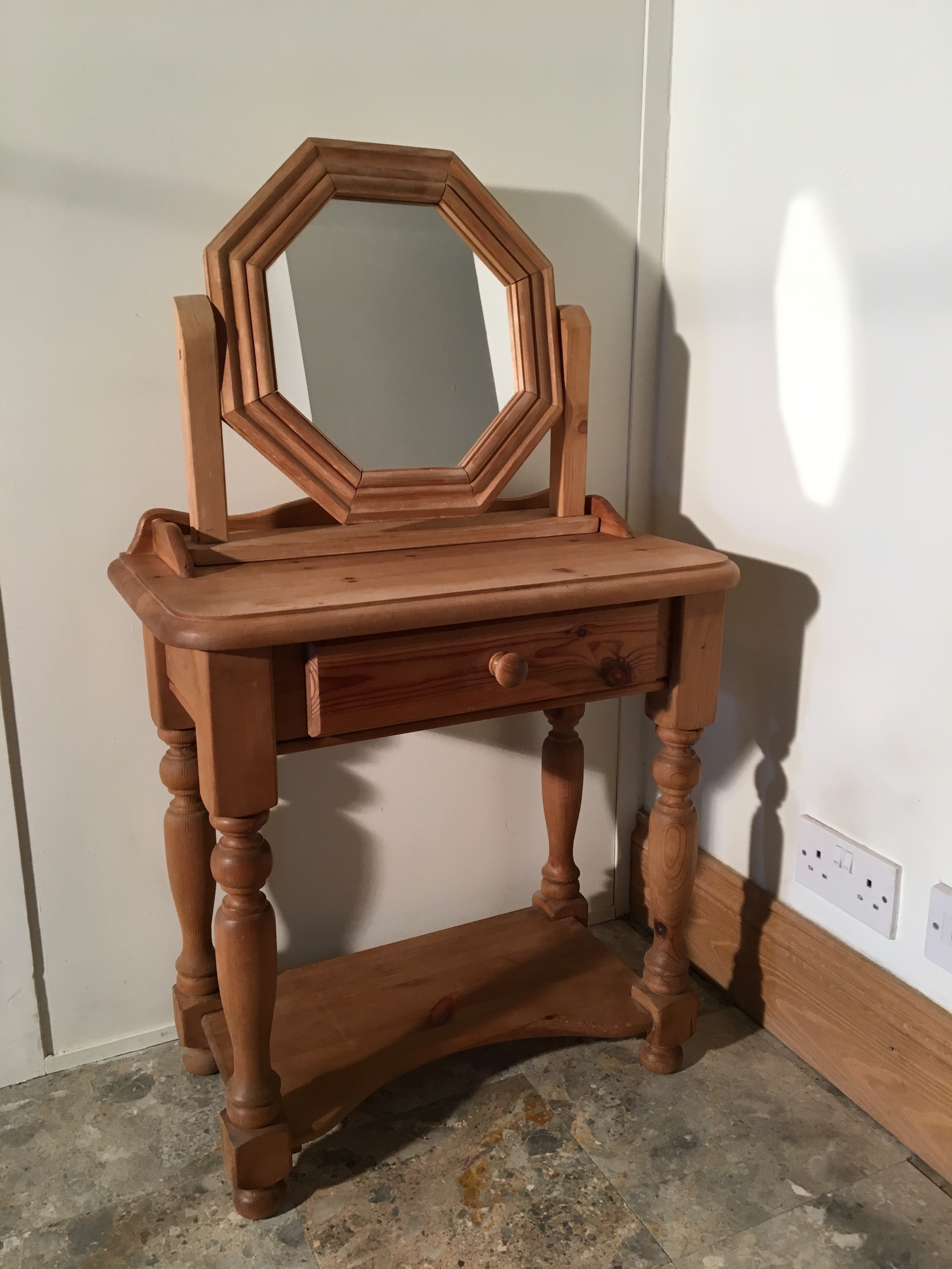 Kids Dressing Table and Mirror